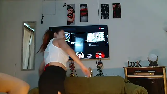 Snapshot of 3littleschoolteens chatting on November 2025 06:01:02 PM 3littleschoolteens online show from November 2025 06:01:02 PM