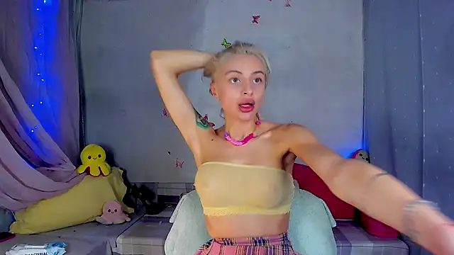 LickLizzy online show from October 2025 02:13:02 AM