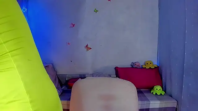 Snapshot of LickLizzy chatting on November 2025 09:48:02 PM LickLizzy online show from November 2025 09:48:02 PM