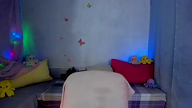 Snapshot of LickLizzy chatting on October 2025 02:43:02 AM LickLizzy online show from October 2025 02:43:02 AM