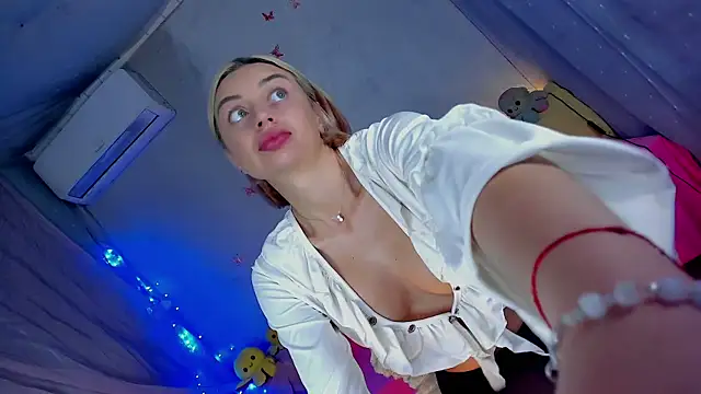 Snapshot of LickLizzy chatting on June 2026 08:10:02 PM LickLizzy online show from June 2026 08:10:02 PM
