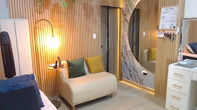 deepieredandwett online show from November 2025 07:56:01 AM