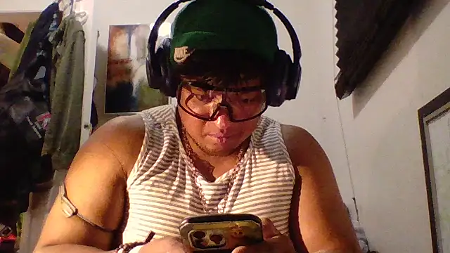Snapshot of CleanGrey chatting on June 2026 12:11:02 PM CleanGrey online show from June 2026 12:11:02 PM