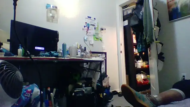 Snapshot of CleanGrey chatting on June 2026 04:50:01 AM CleanGrey online show from June 2026 04:50:01 AM
