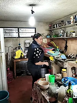 LaInsaciableIntensa online show from December 2025 04:08:01 PM