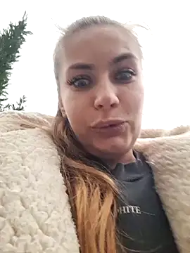 Snapshot of Keli_Jessi chatting on December 2024 01:17:02 PM Keli Jessi online show from December 2024 01:17:02 PM