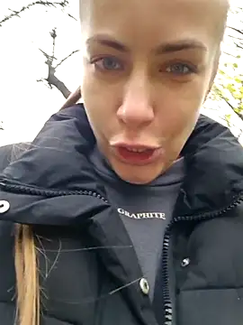 Keli Jessi online show from November 2025 01:37:02 PM