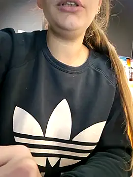 Keli Jessi online show from November 2025 07:41:02 PM