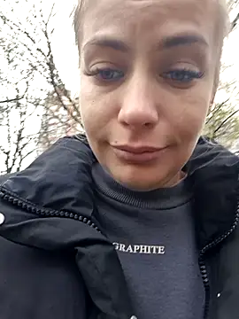 Keli Jessi online show from November 2025 01:33:02 PM