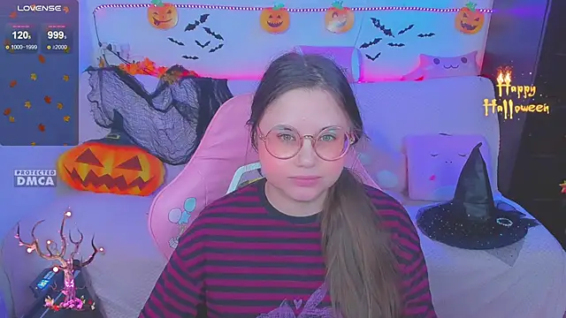 Lolisuccub online show from November 2025 06:00:02 PM