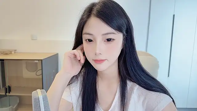 Snapshot of HaagenDazs_ chatting on June 2026 04:10:02 AM HaagenDazs online show from June 2026 04:10:02 AM