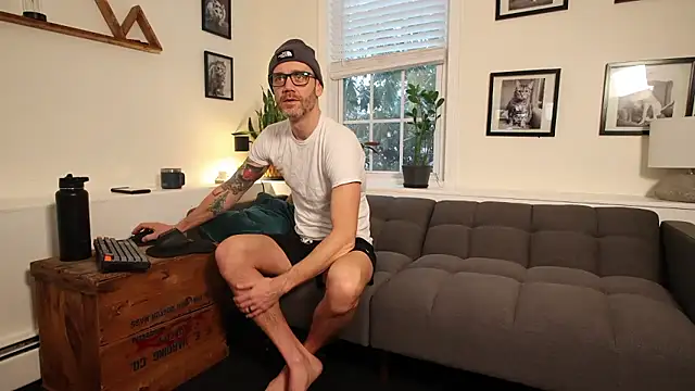 Snapshot of BradBronton chatting on January 2026 01:14:01 PM BradBronton online show from January 2026 01:14:01 PM