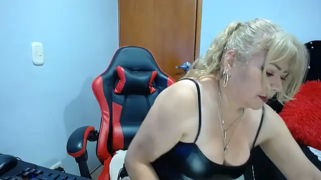 Snapshot of Ursulawhite69 chatting on June 2026 01:00:01 AM Ursulawhite69 online show from June 2026 01:00:01 AM