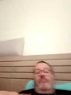 mike9473 online show from November 2025 04:01:02 PM