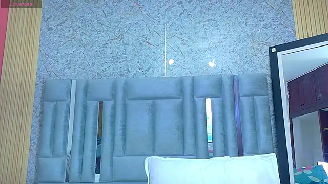 veronicaroose  online show from July 2026 01:18:01 PM