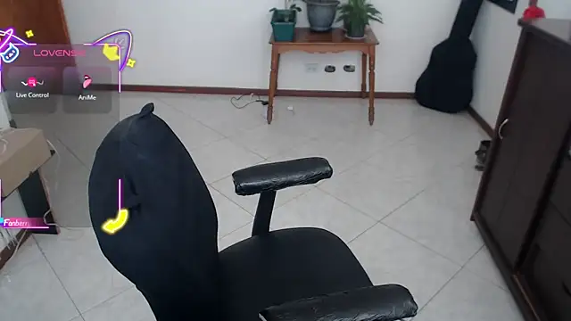 charlottezoe15 online show from November 2025 05:39:02 PM