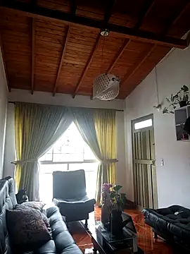 LunaZambrano online show from April 2026 04:00:01 PM