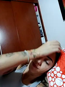 LunaZambrano online show from November 2025 04:08:01 PM