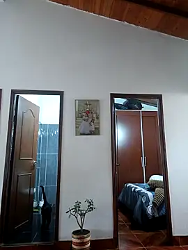 LunaZambrano online show from March 2026 05:05:02 PM