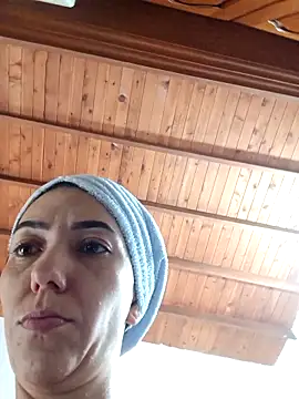 LunaZambrano online show from April 2026 05:41:02 PM