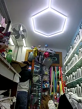 LunaZambrano online show from December 2025 06:58:02 PM