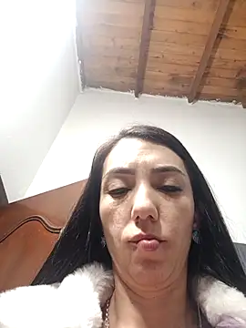 LunaZambrano online show from May 2026 03:32:01 AM