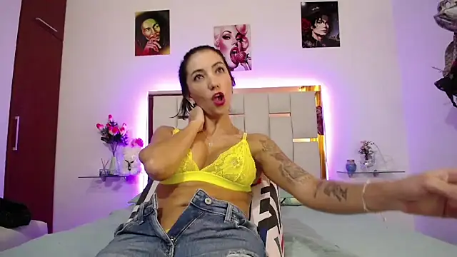 LunaZambrano online show from March 2025 06:23:01 PM