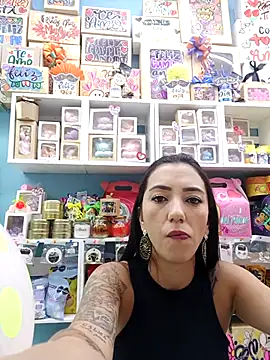 LunaZambrano online show from September 2025 06:03:01 PM