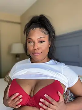 CandyLuxxxx online show from June 2026 07:26:02 PM