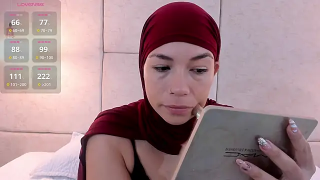 aisha vs online show from December 2025 01:47:02 PM