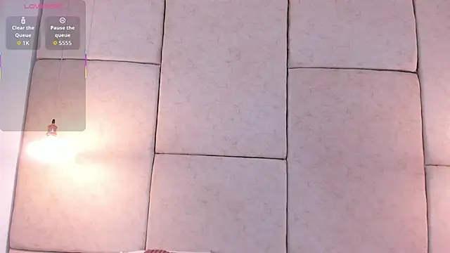 aisha vs online show from November 2025 12:49:01 PM