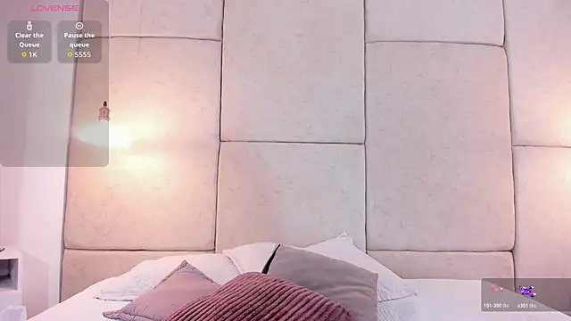 aisha vs online show from December 2025 12:48:02 PM