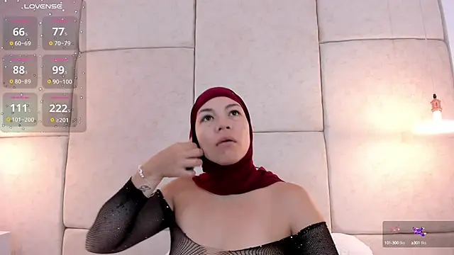 aisha vs online show from October 2025 12:09:01 PM