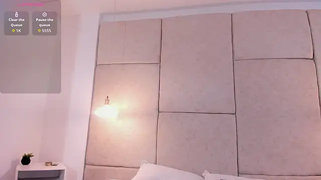 aisha vs online show from December 2025 12:31:02 PM