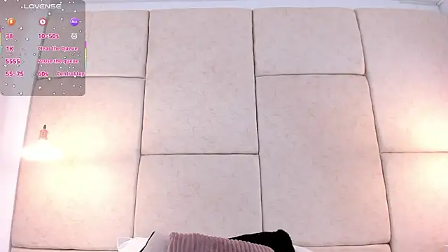 aisha vs online show from September 2025 12:44:01 PM