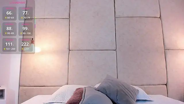 aisha vs online show from November 2025 12:00:02 PM