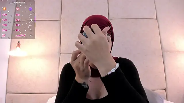 aisha vs online show from October 2025 04:50:02 PM