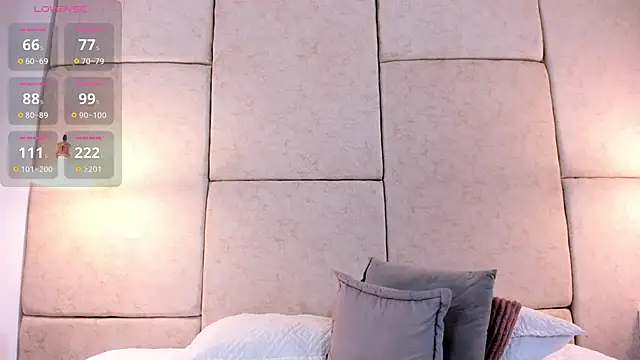 aisha vs online show from October 2025 12:50:02 PM