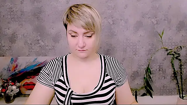 Djullia online show from December 2025 06:29:01 AM