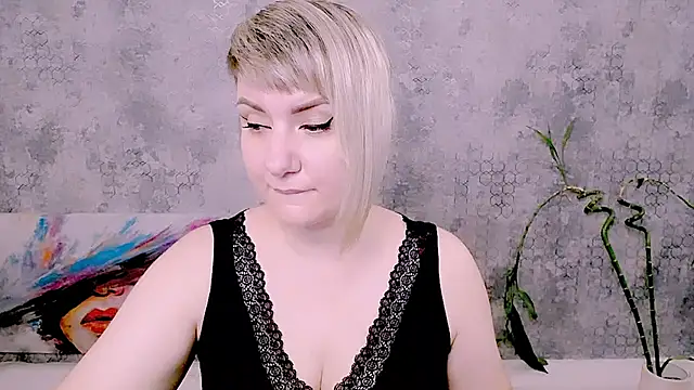 Snapshot of Djullia chatting on July 2026 05:14:01 AM Djullia online show from July 2026 05:14:01 AM