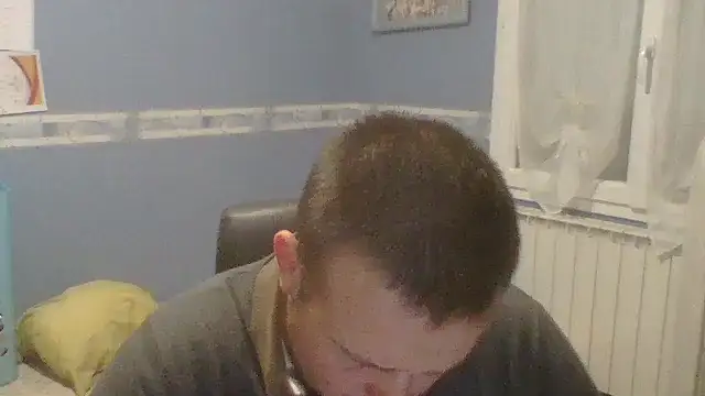 manubm03 online show from November 2025 06:07:02 PM