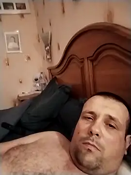 manubm03 online show from December 2025 08:13:01 PM