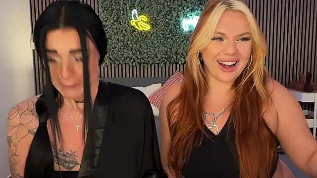 Snapshot of AnjaAmelia chatting on November 2025 08:03:02 PM AnjaAmelia online show from November 2025 08:03:02 PM