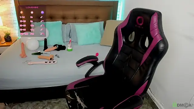 mila katts online show from November 2025 03:45:02 AM