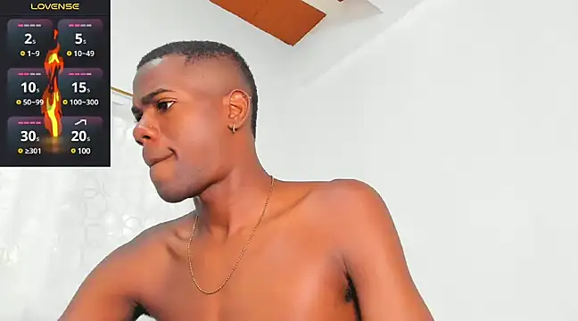 Snapshot of santi_brown chatting on March 2025 10:45:02 PM santi brown online show from March 2025 10:45:02 PM