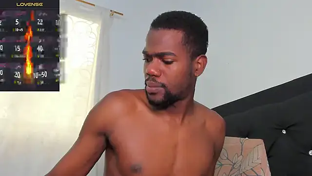 Snapshot of santi_brown chatting on October 2025 06:38:02 PM santi brown online show from October 2025 06:38:02 PM