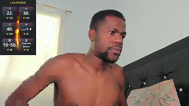 Snapshot of santi_brown chatting on October 2025 04:41:02 PM santi brown online show from October 2025 04:41:02 PM