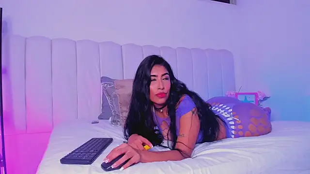 Snapshot of elsalondon chatting on December 2025 05:12:02 AM elsalondon online show from December 2025 05:12:02 AM