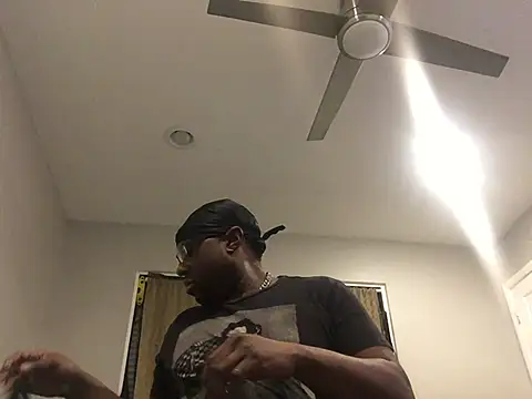 Snapshot of Londonfrotadejr chatting on December 2024 09:29:02 AM Londonfrotadejr online show from December 2024 09:29:02 AM