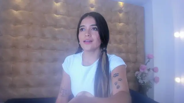 violet giraldo online show from April 2026 07:09:02 PM